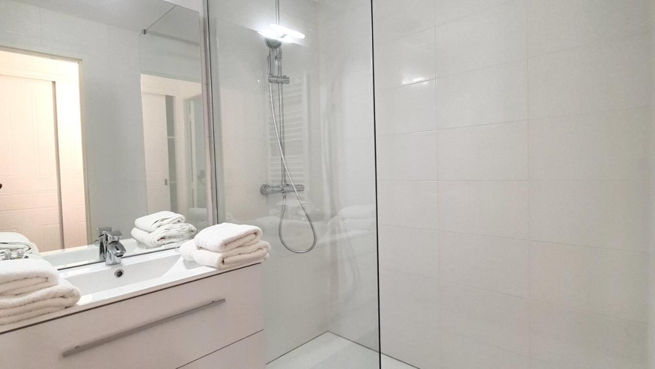 Fasthotel Oloron Hostellerie Du Paon Blanc Lurbe-Saint-Christau Bagian luar foto