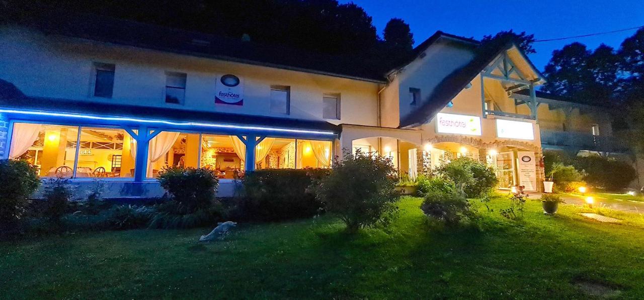Fasthotel Oloron Hostellerie Du Paon Blanc Lurbe-Saint-Christau Bagian luar foto